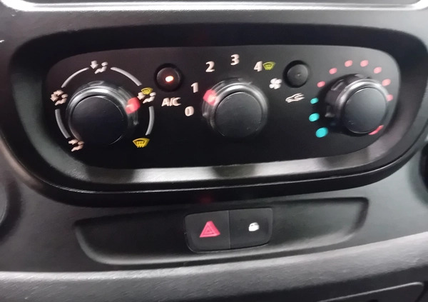 Renault Trafic cena 69900 przebieg: 105000, rok produkcji 2015 z Jędrzejów małe 436